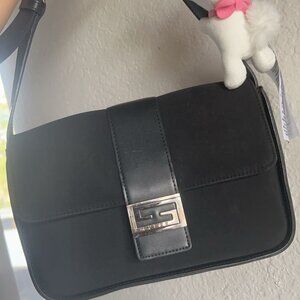 Y2K |vintage Guess Shoulder Bag| (no charms)